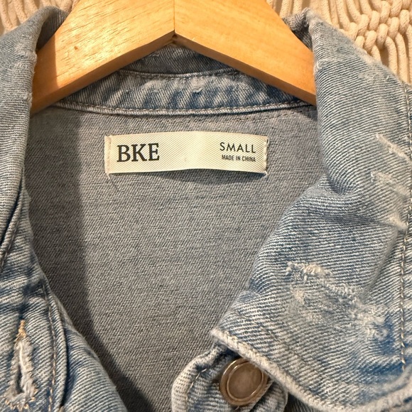 BKE Distressed Light Wash Denim Shacket Quilted Patchwork Oversized Size Small - Picture 3 of 3